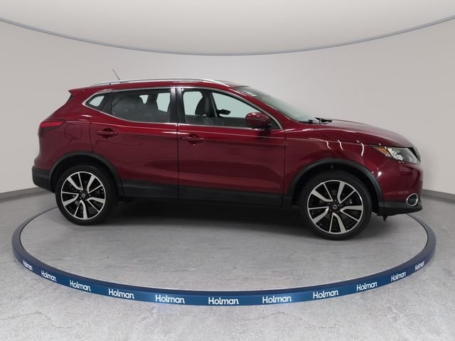 Used 2019 Red Nissan SL image 5