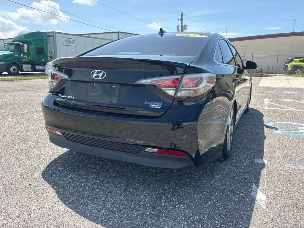 Used 2017 Black Hyundai Limited image 3