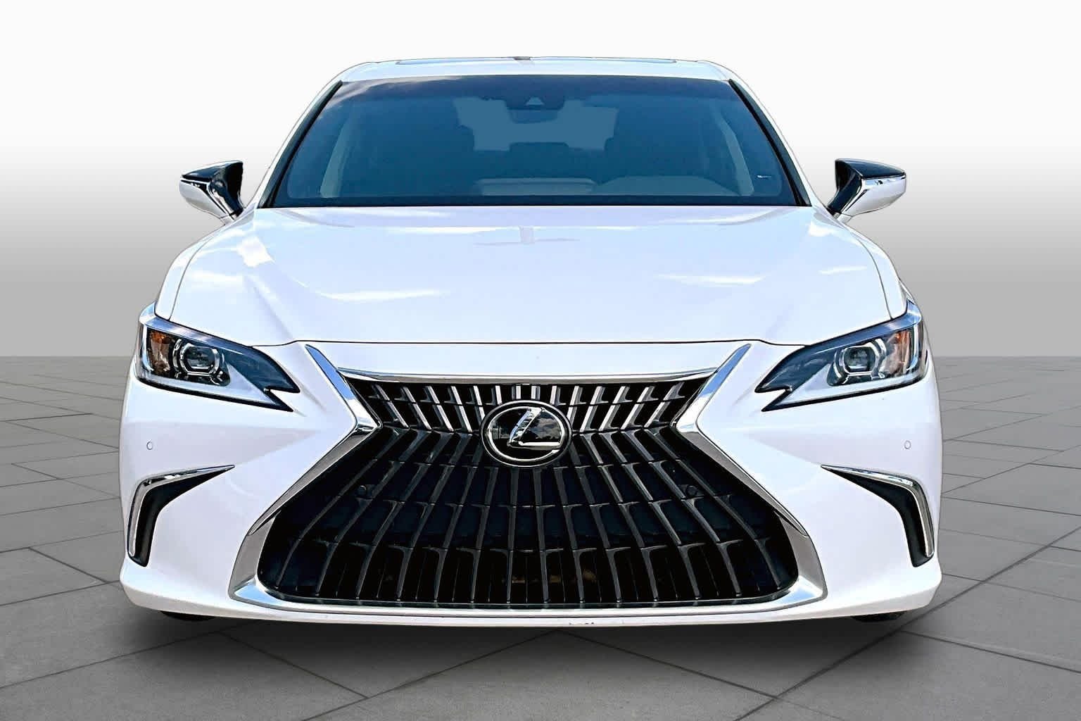 Used 2024 Eminent White Pearl Lexus  image 4