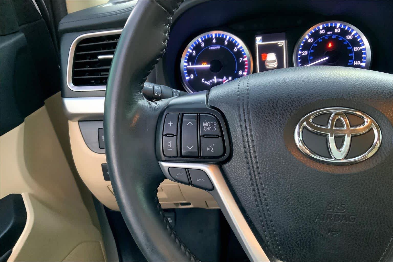 Used 2019 Blizzard Pearl Toyota LE Plus image 21