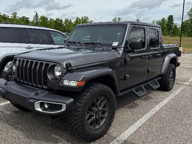 2023 Jeep Gladiator Sport S's photo