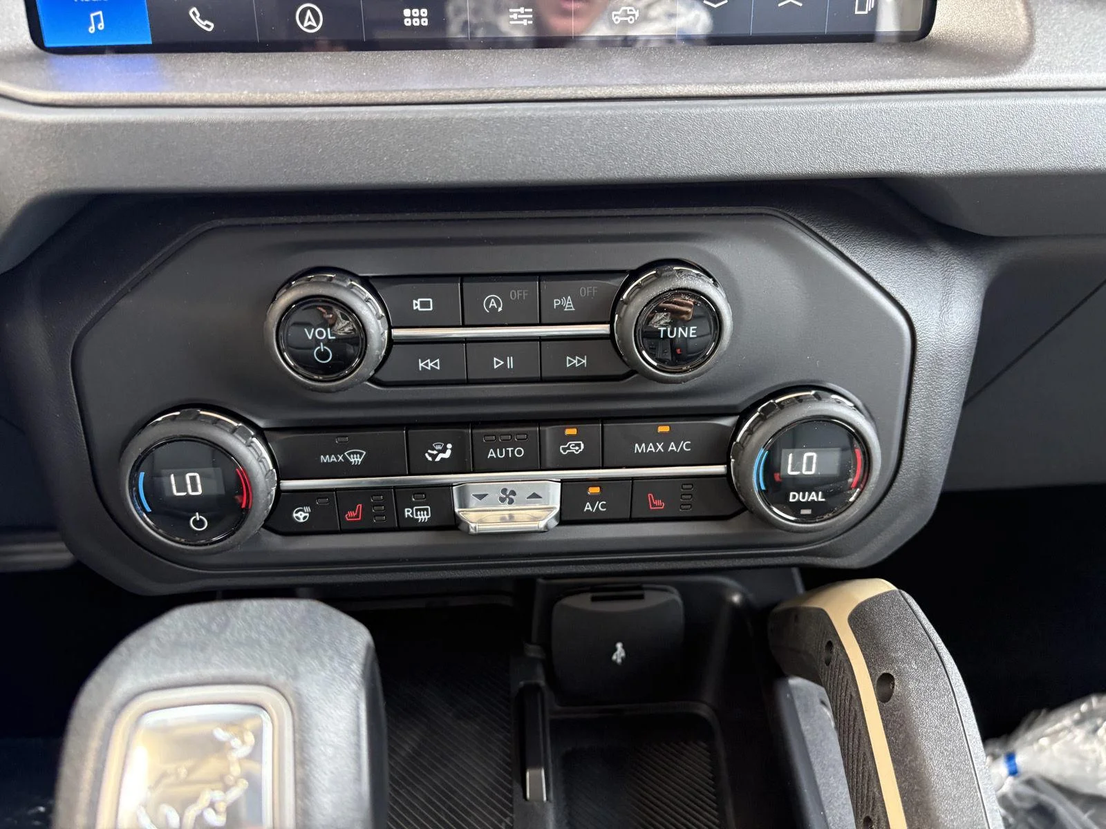 New 2026 Avalanche Gray Ford Badlands® image 16