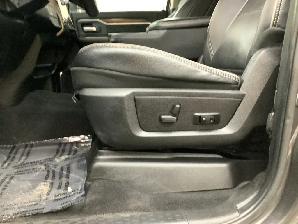 Used 2024 Granite Crystal Metallic Clearcoat Ram Laramie image 13