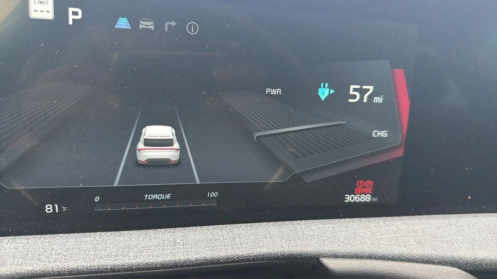 Used 2023 White Kia Wind image 9
