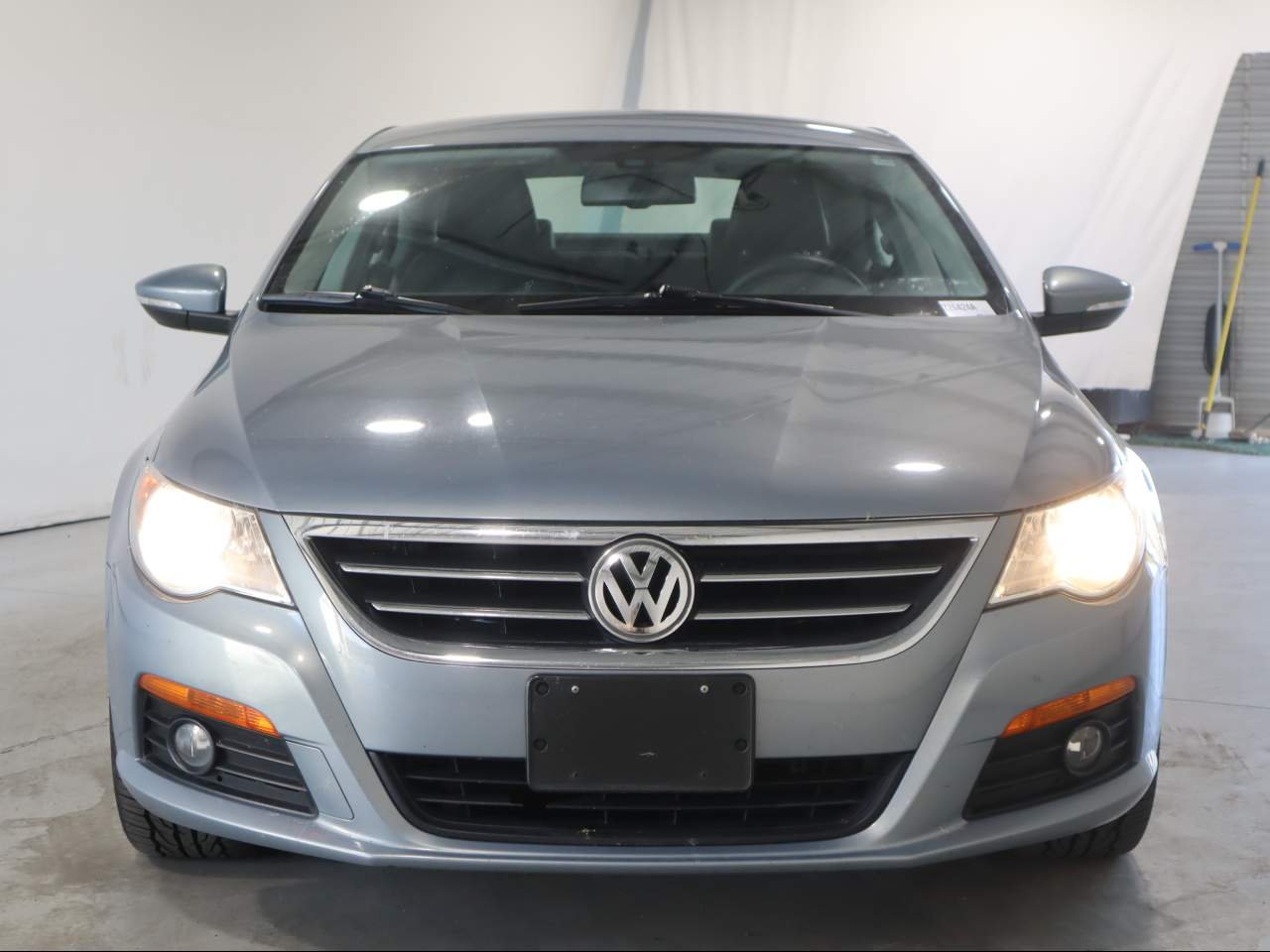 Used 2009 Reflex Silver Metallic Volkswagen Sport image 2