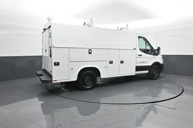 Used 2020 Oxford White Ford Cutaway Utility Box image 8