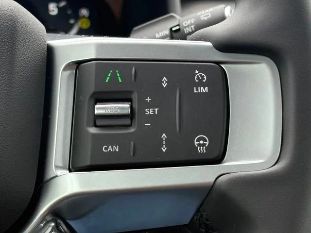 New 2026 Carpathian Grey Land Rover Dynamic SE image 18