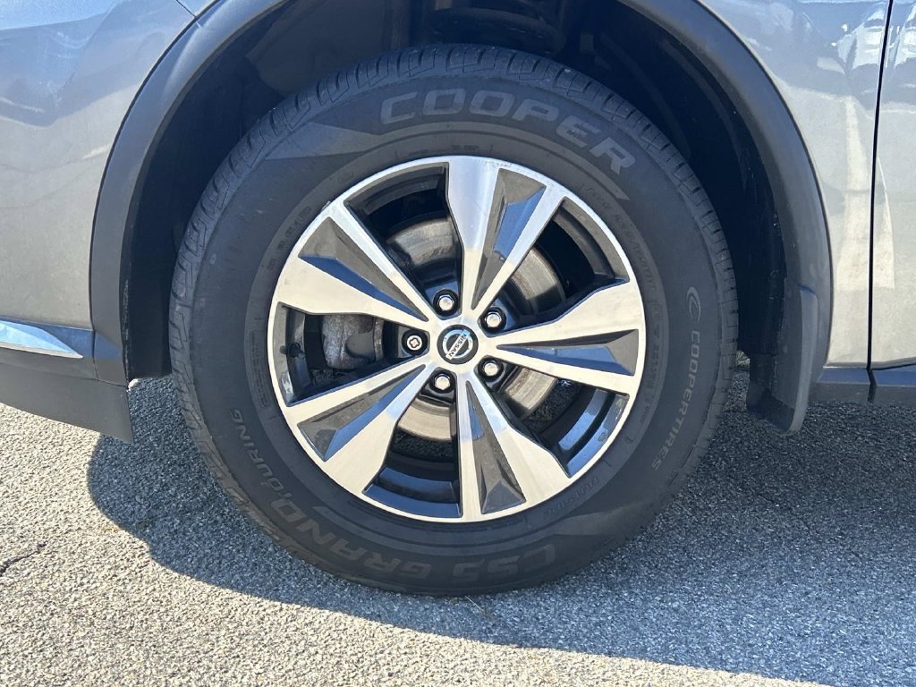 Used 2021 Gray Nissan S image 9