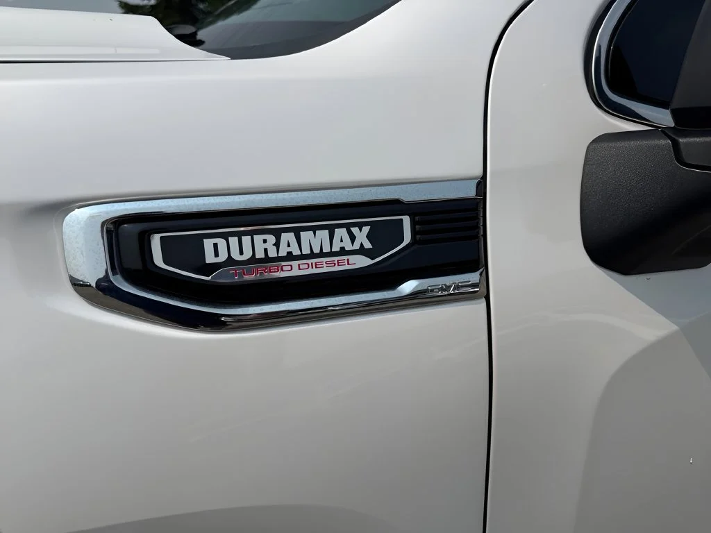 Used 2022 White Frost Tricoat GMC Denali image 42