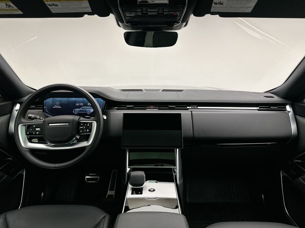 Used 2025  Land Rover SE image 20