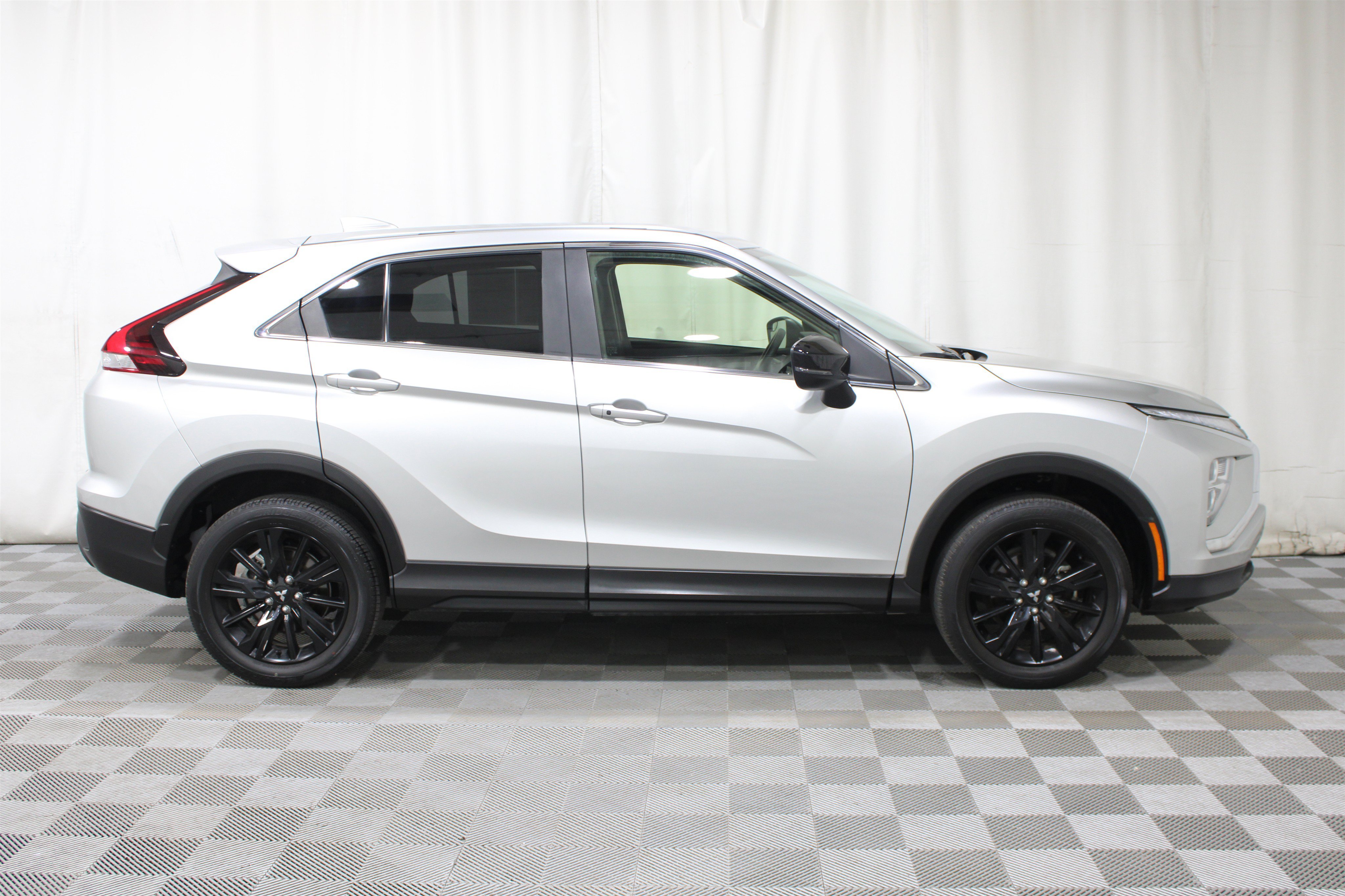 Used 2024 Alloy Silver Metallic Mitsubishi LE image 26