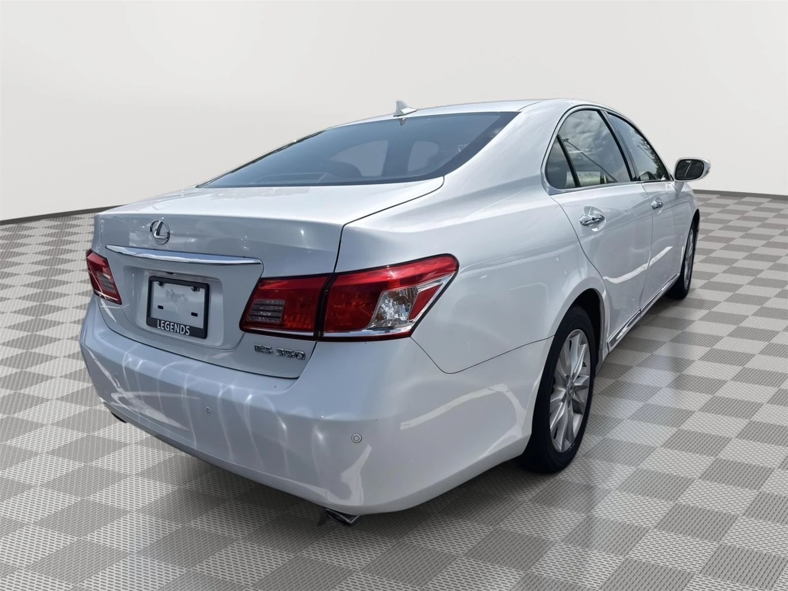 Used 2012 Starfire Pearl Lexus Base image 22