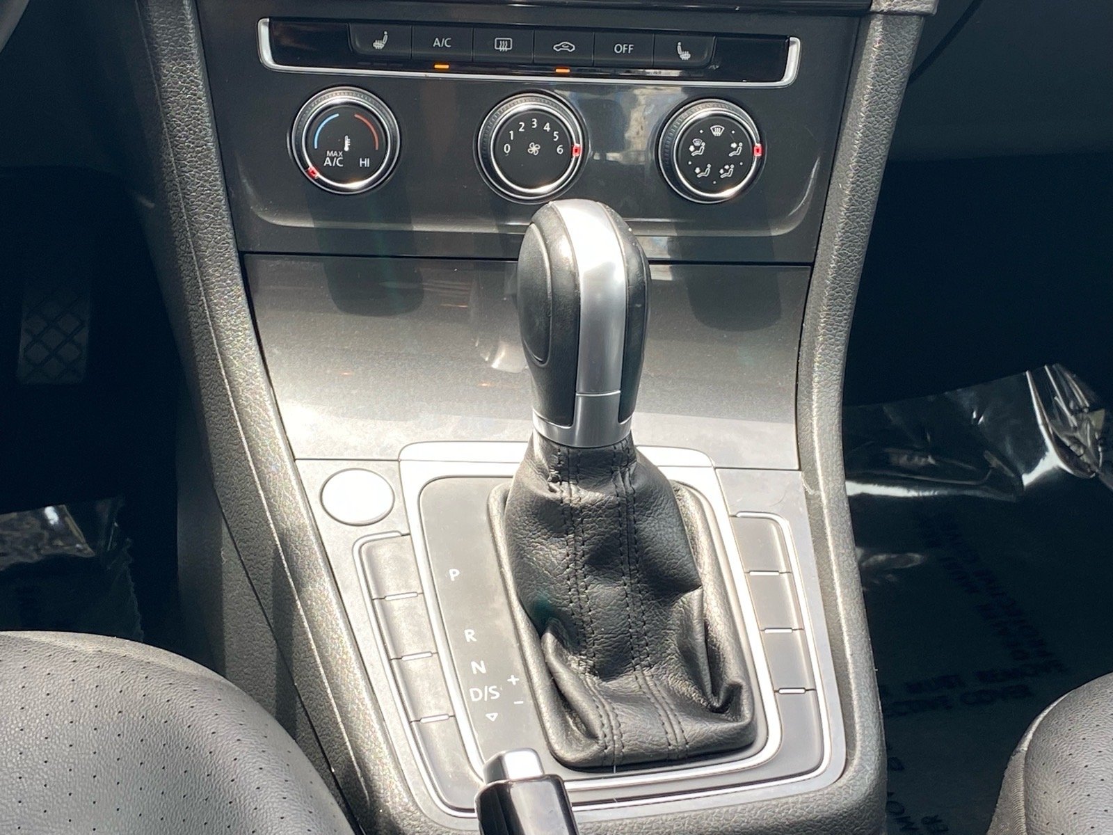 Used 2018 Silver Volkswagen TSI SE 4-Door image 8