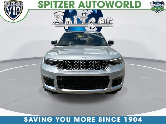Used 2024 Silver Jeep Summit image 3