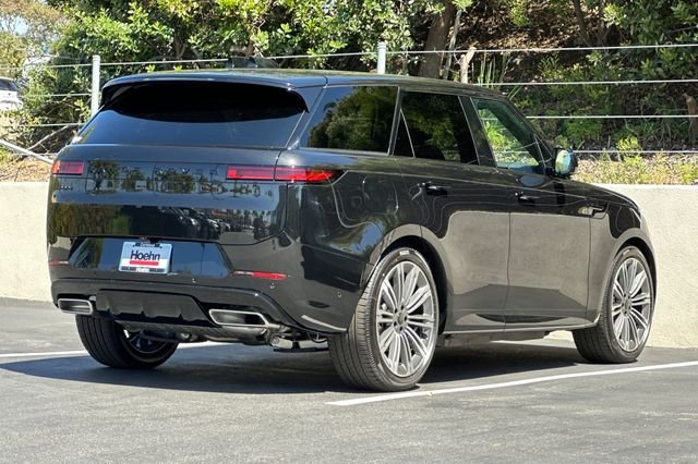 New 2026 Black Land Rover Dynamic SE image 5