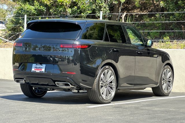 New 2026 Santorini Black Land Rover Dynamic SE image 5