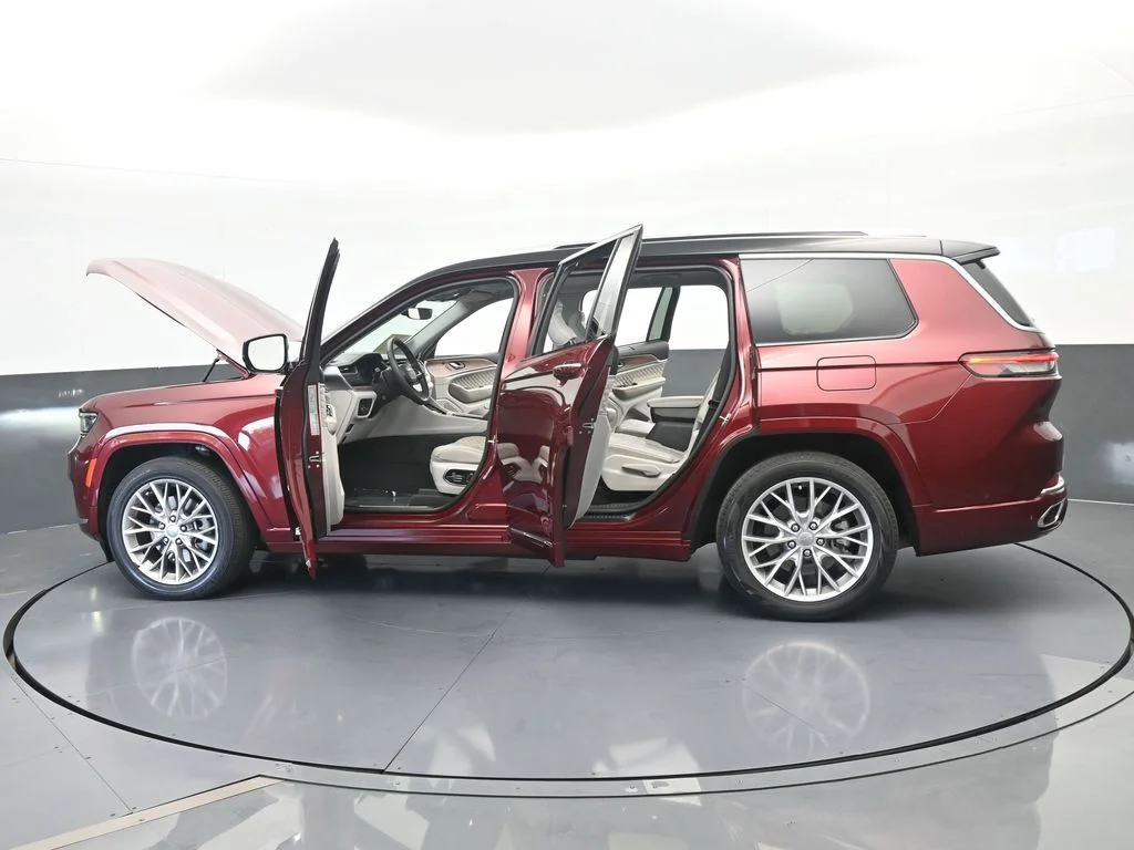 Used 2023 Velvet Red Pearlcoat Jeep Summit image 82