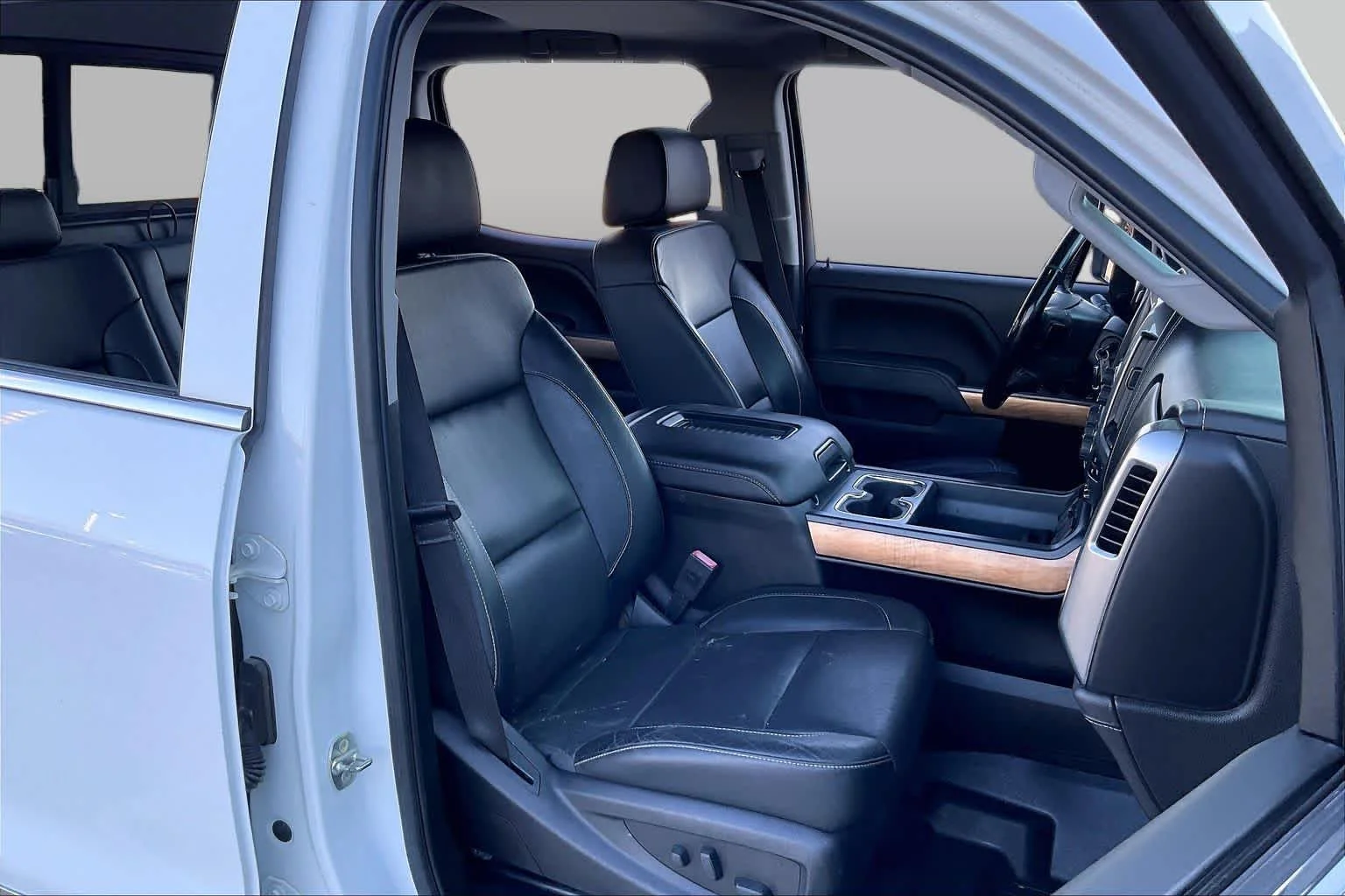 Used 2018 Summit White Chevrolet LTZ image 9