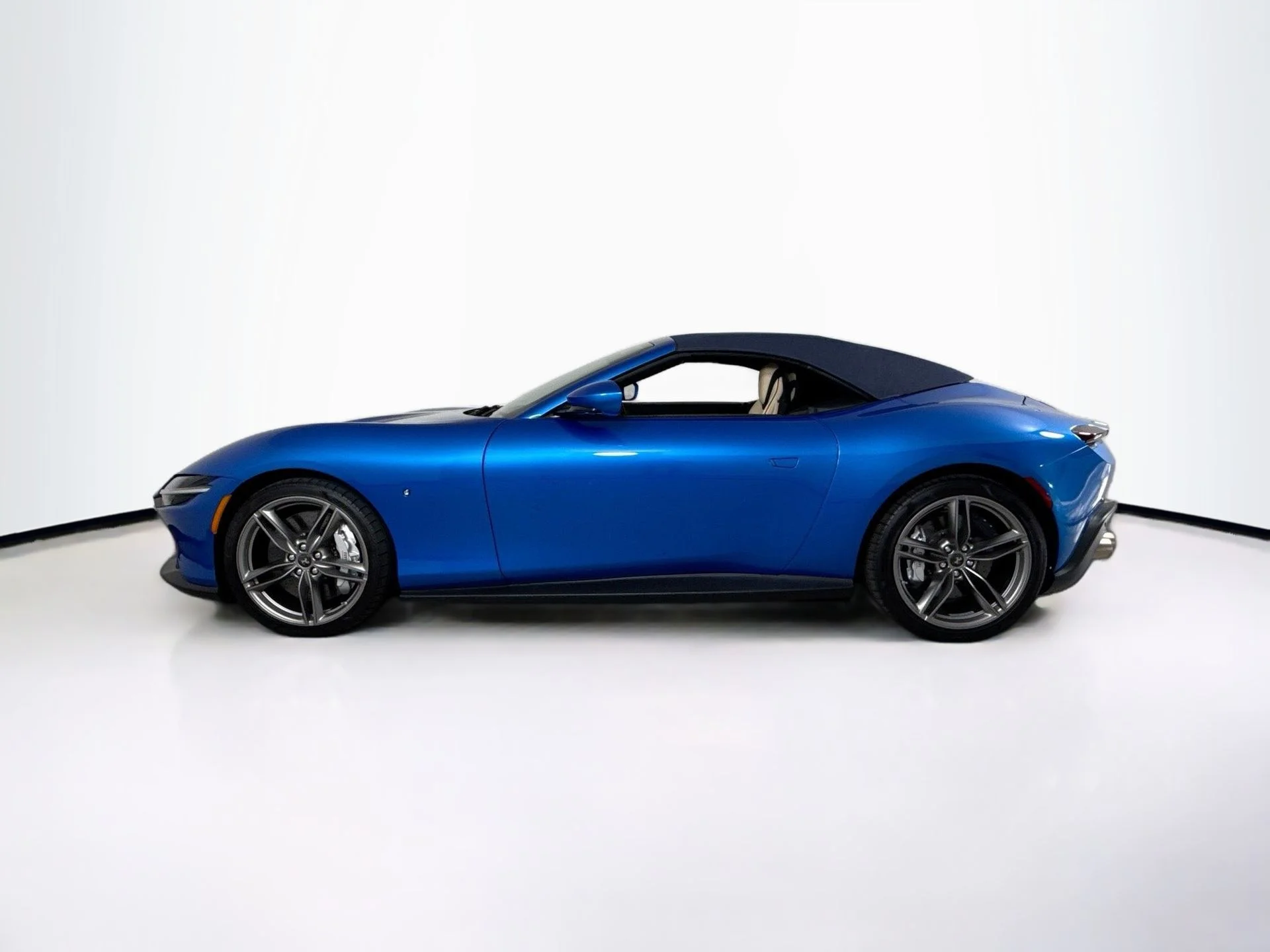 Certified Used 2025 Blu Corsa Ferrari Base image 4