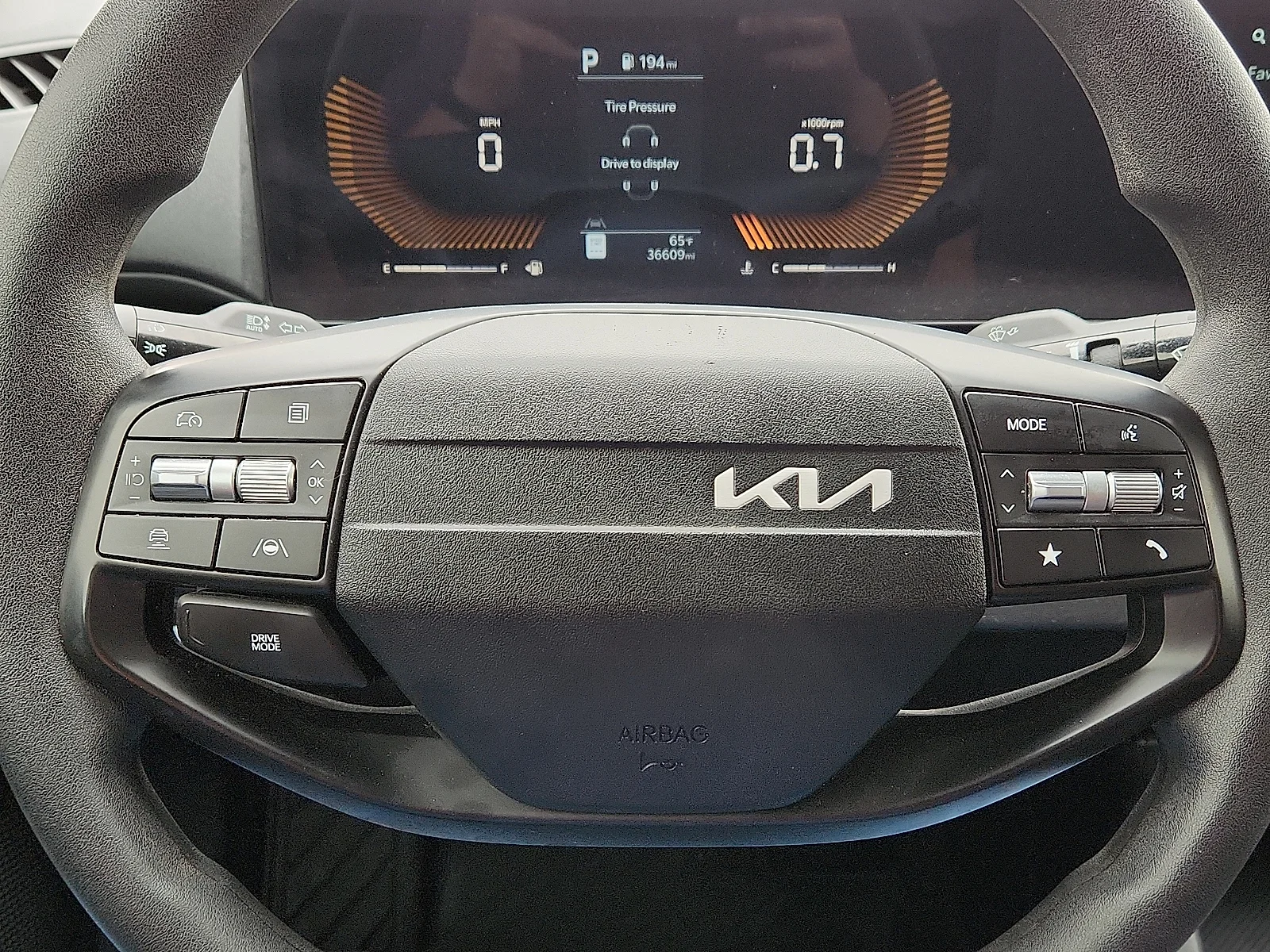 Used 2025 White Kia LXS image 24