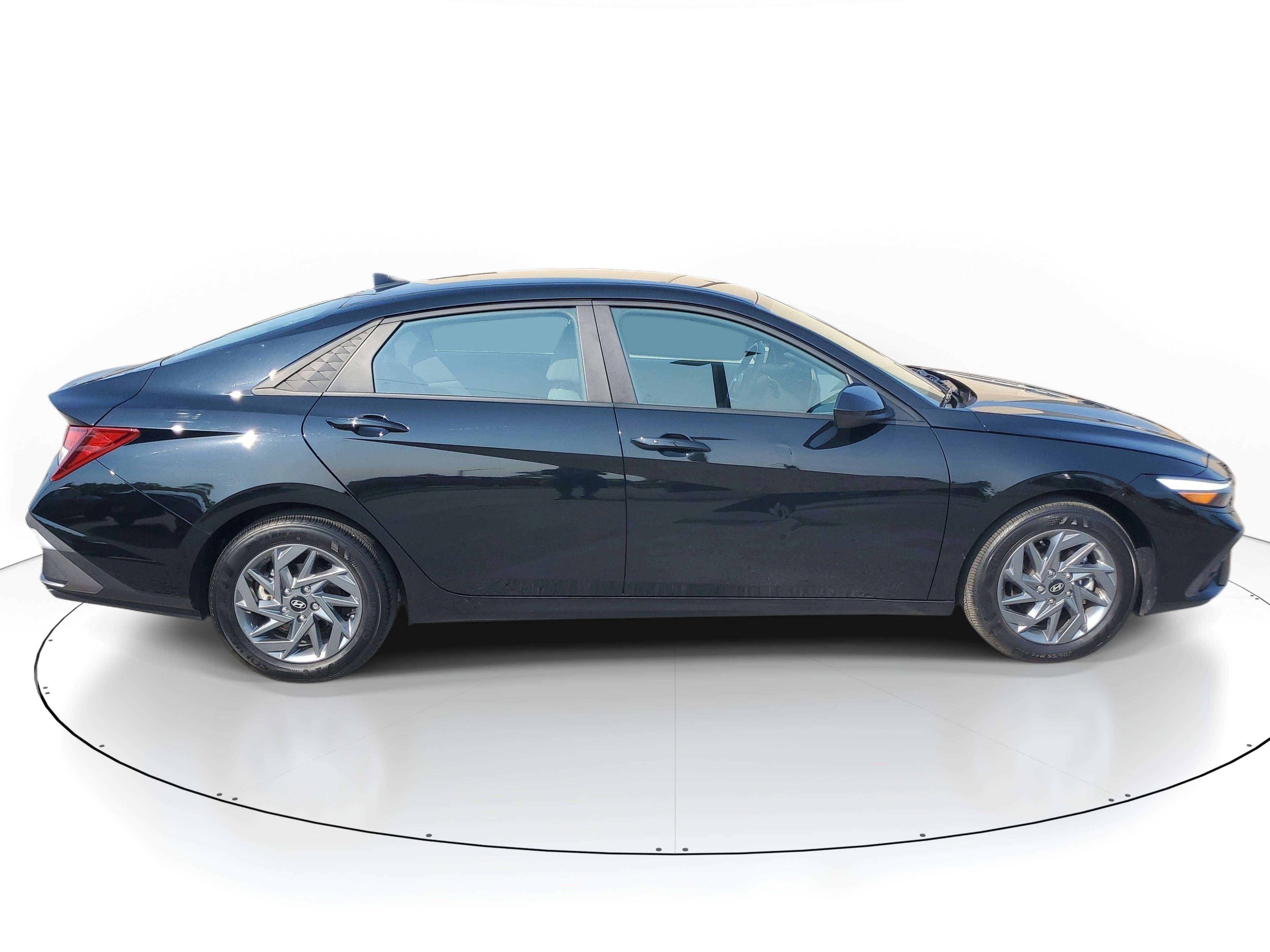 Used 2024 Abyss Black Hyundai SEL image 4