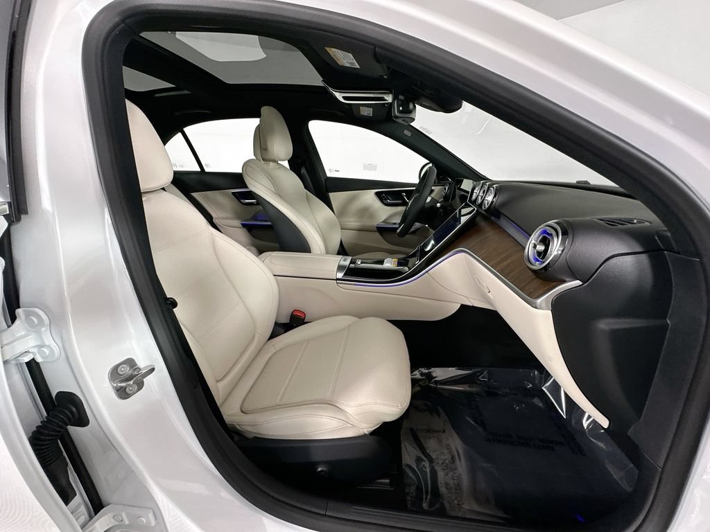 New 2026 MANUFAKTUR Moonlight White Metallic Mercedes-Benz C 300 image 64
