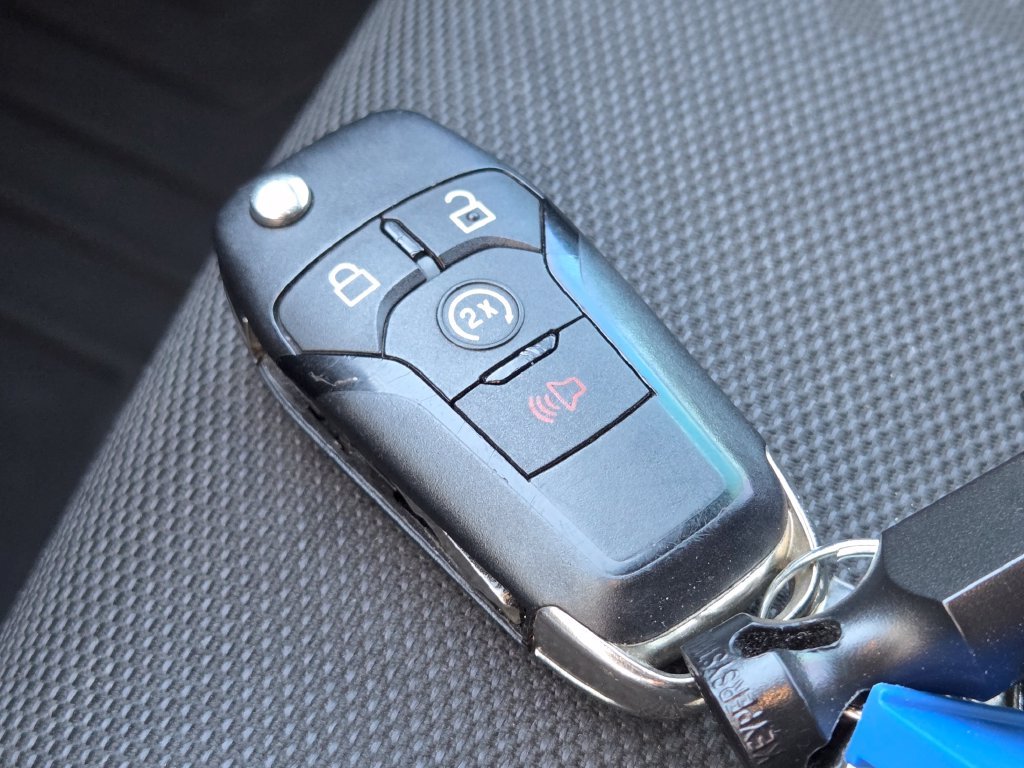 Used 2018 Blue Ford XLT image 36