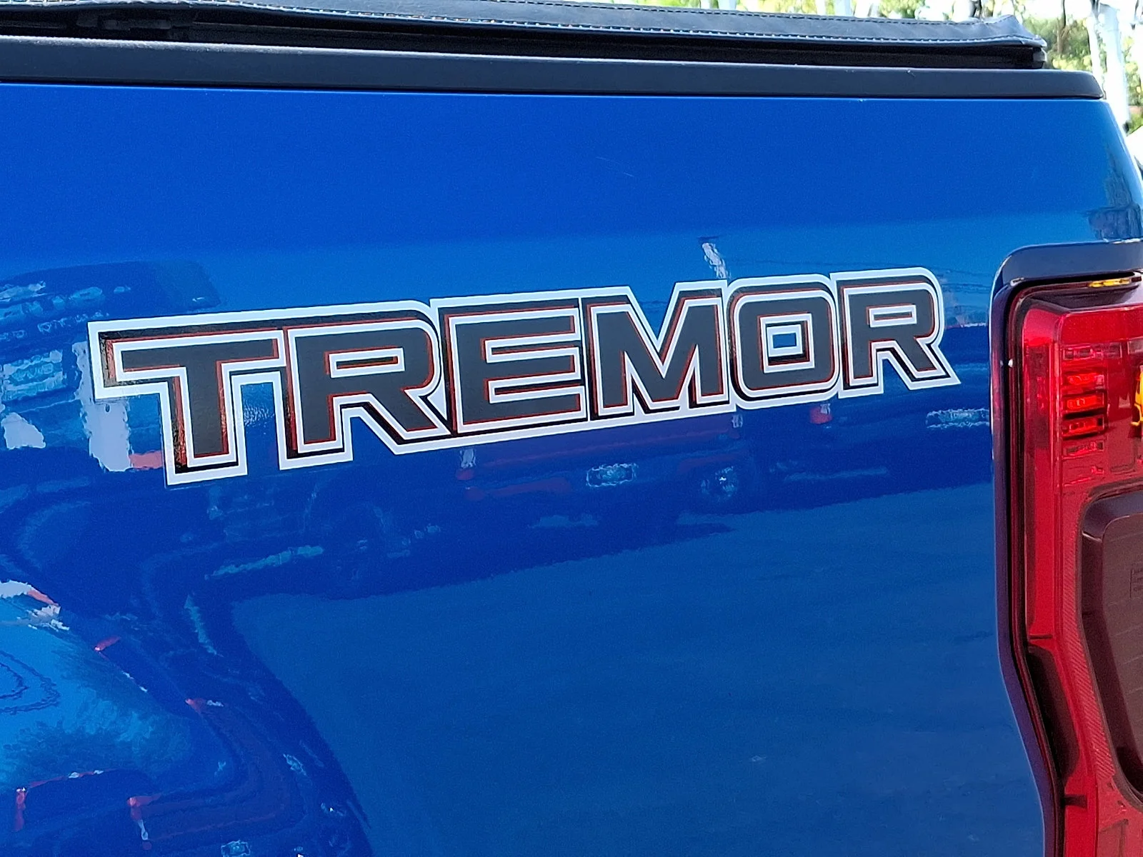 Used 2020 Velocity Blue Metallic   E7 Ford LARIAT image 32