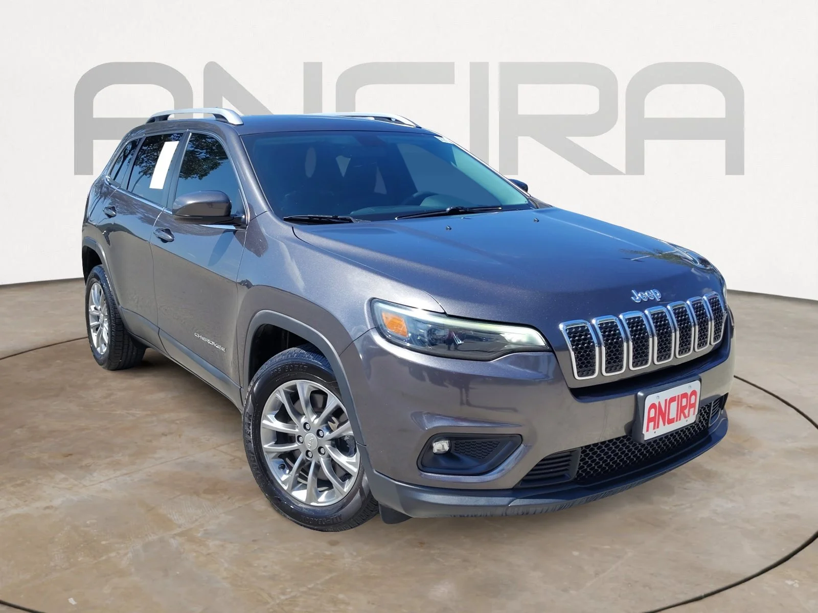 Used 2020 Granite Crystal Metallic Clearcoat Jeep Latitude Plus image 4