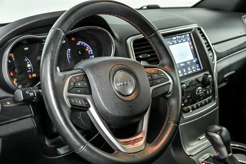 Used 2018 Diamond Black Crystal Pearl Coat Jeep Trailhawk image 20