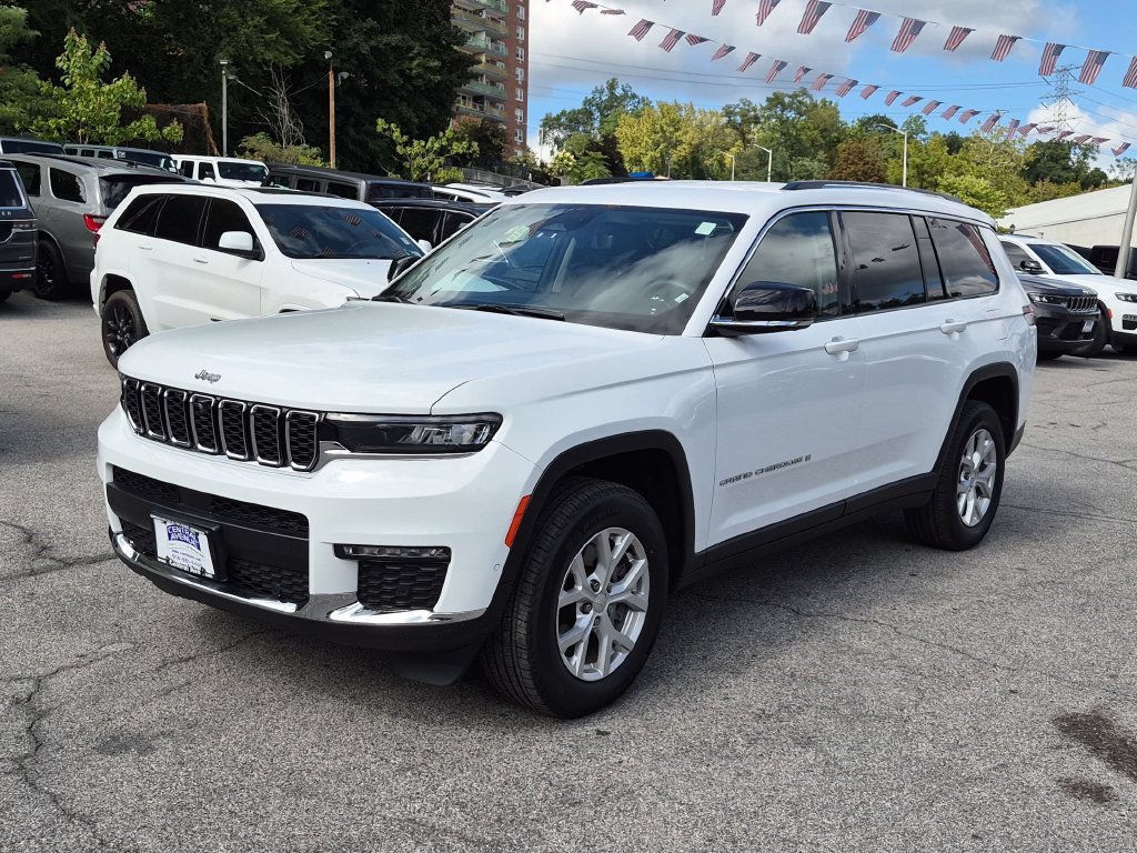Used 2023 White Jeep Limited image 1