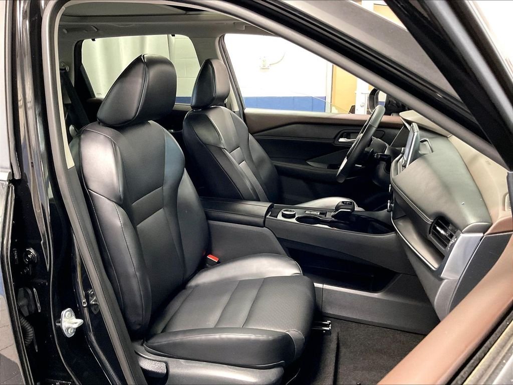 Used 2023 Black Nissan SV image 11