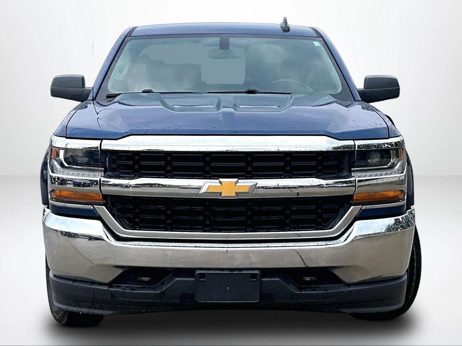 Used 2017 Blue Chevrolet LS image 4