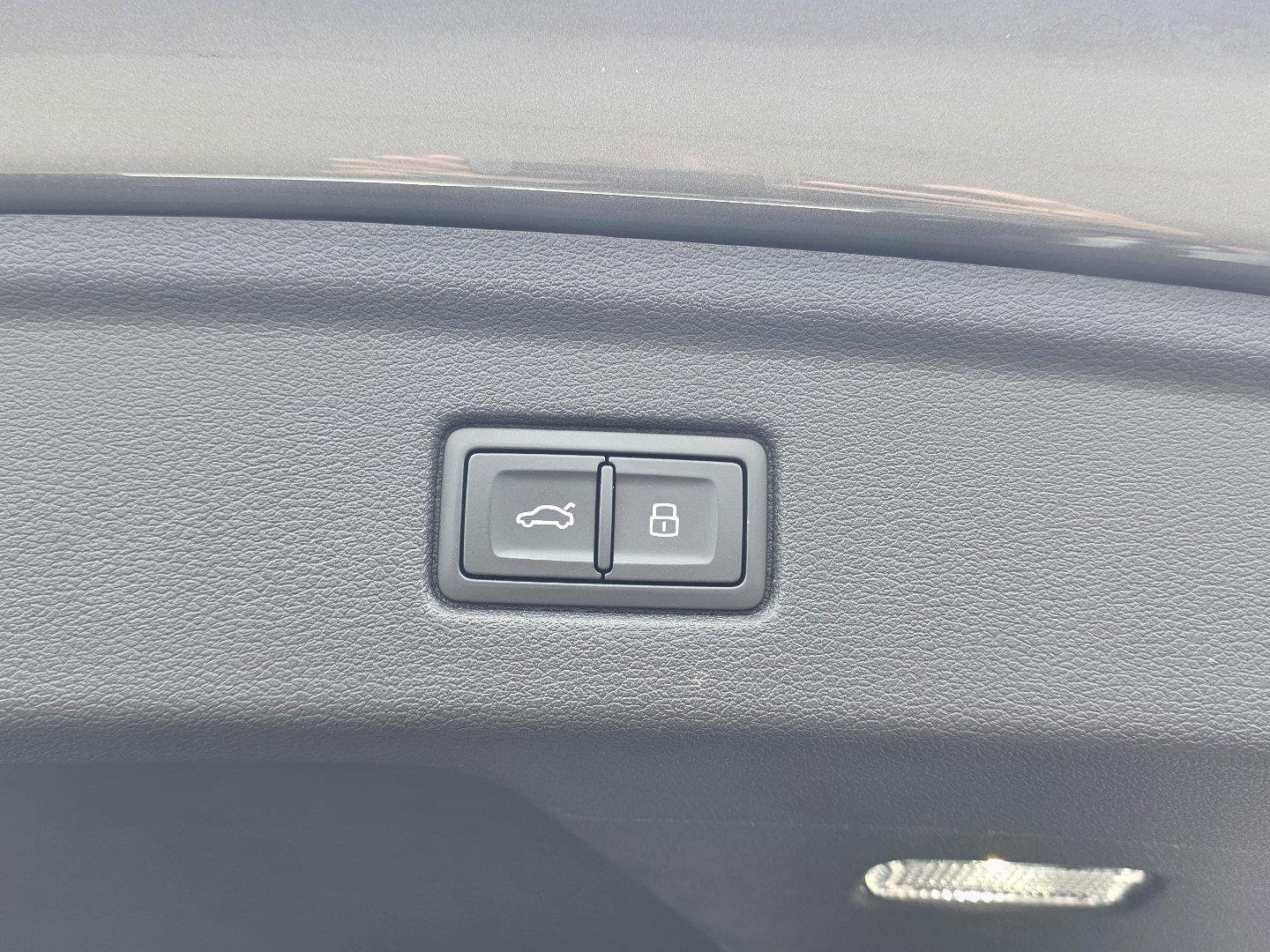 Used 2025  Audi S line Premium image 33