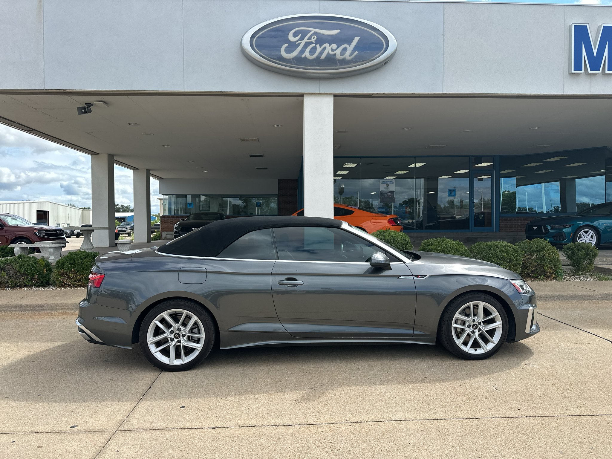 Used 2023 Daytona Gray Pearl Effect/Black Roof Audi S line Premium Plus image 8