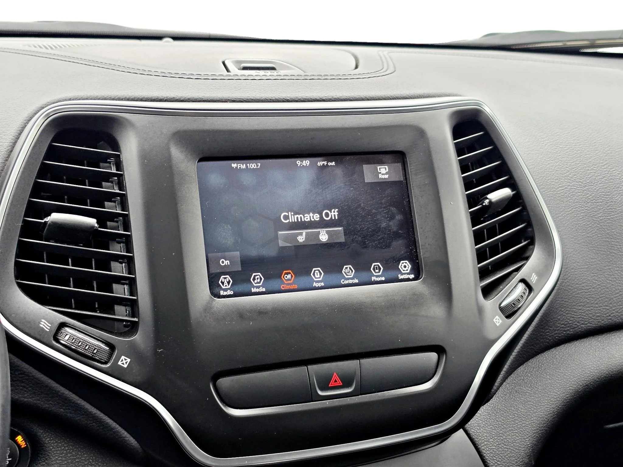 Used 2019 Bright White Clearcoat Jeep Latitude Plus image 16