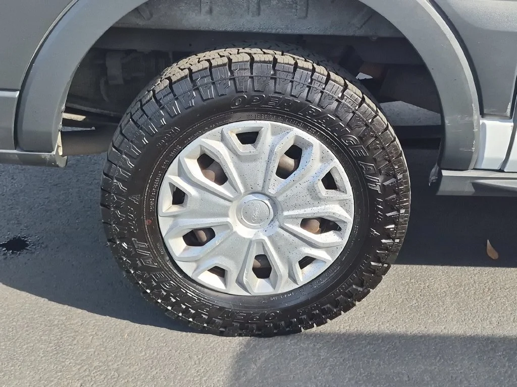 Used 2016 Oxford White Ford Base image 29