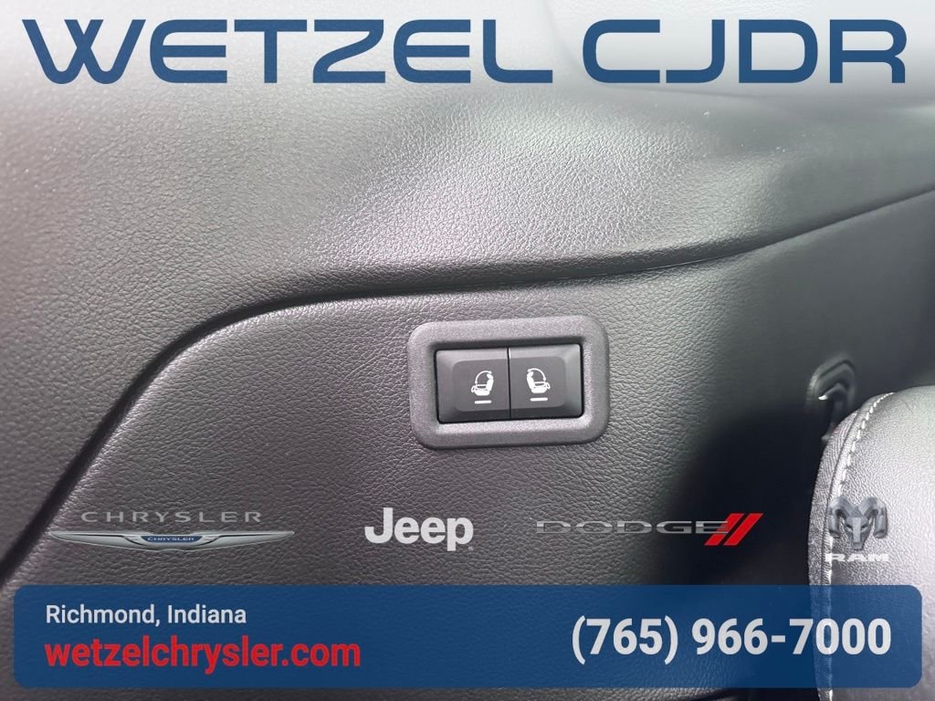 New 2026 Velvet Red Pearl-Coat Exterior Paint Jeep Limited Altitude image 39