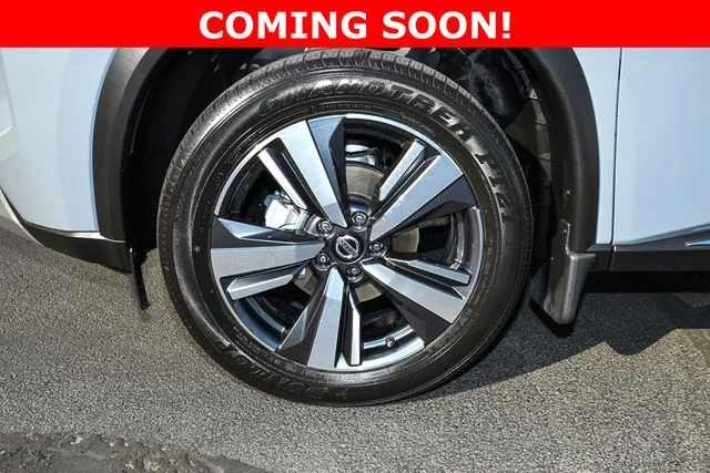 Used 2021 Gray Nissan SL image 12