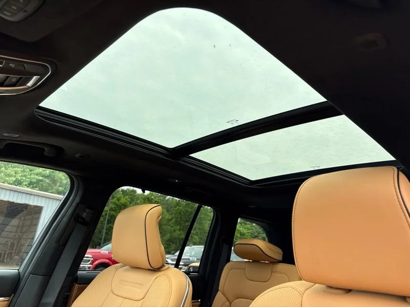 New 2026 Bright White Clear-Coat Exterior Paint Jeep Summit image 26