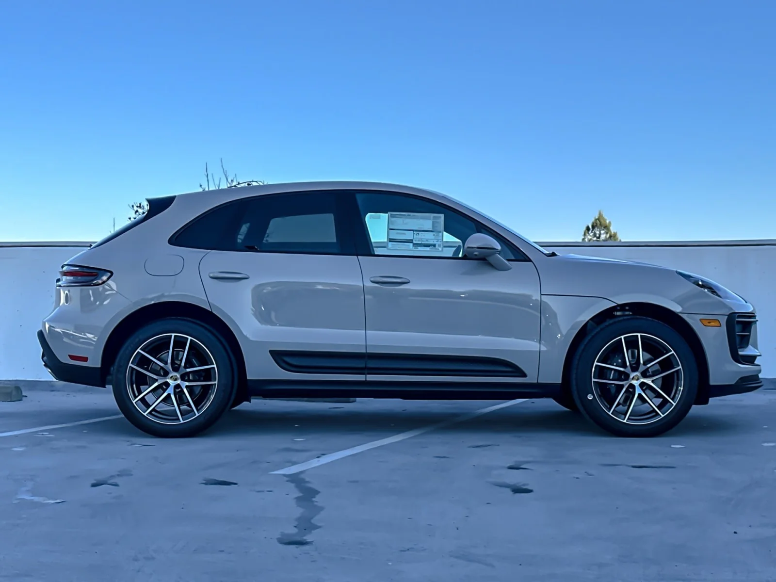 2026 Porsche Macan - Photo 9