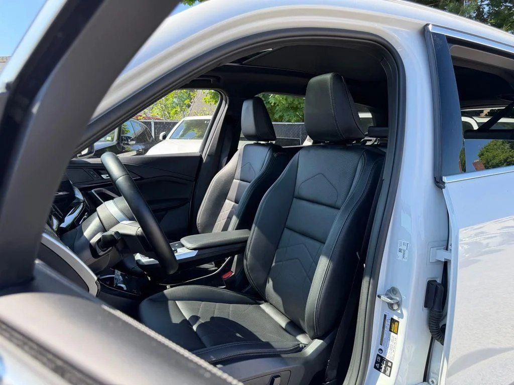 Used 2026 White BMW xDrive28i image 19