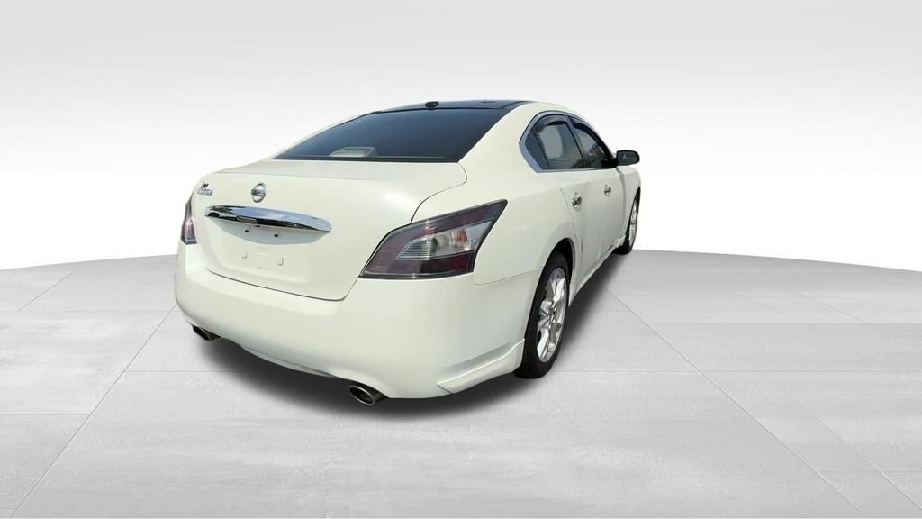 Used 2013 Pearl White Nissan 3.5 SV image 7