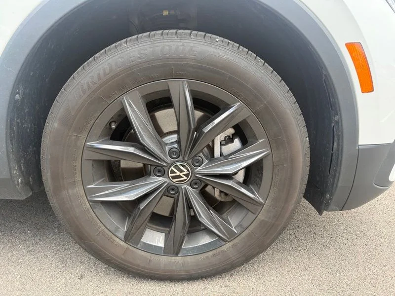 Used 2024  Volkswagen 2.0T SE image 5