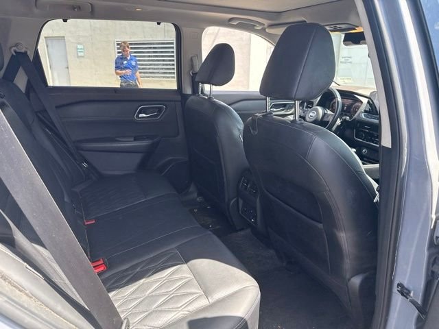 Used 2021 Gray Nissan Platinum image 17