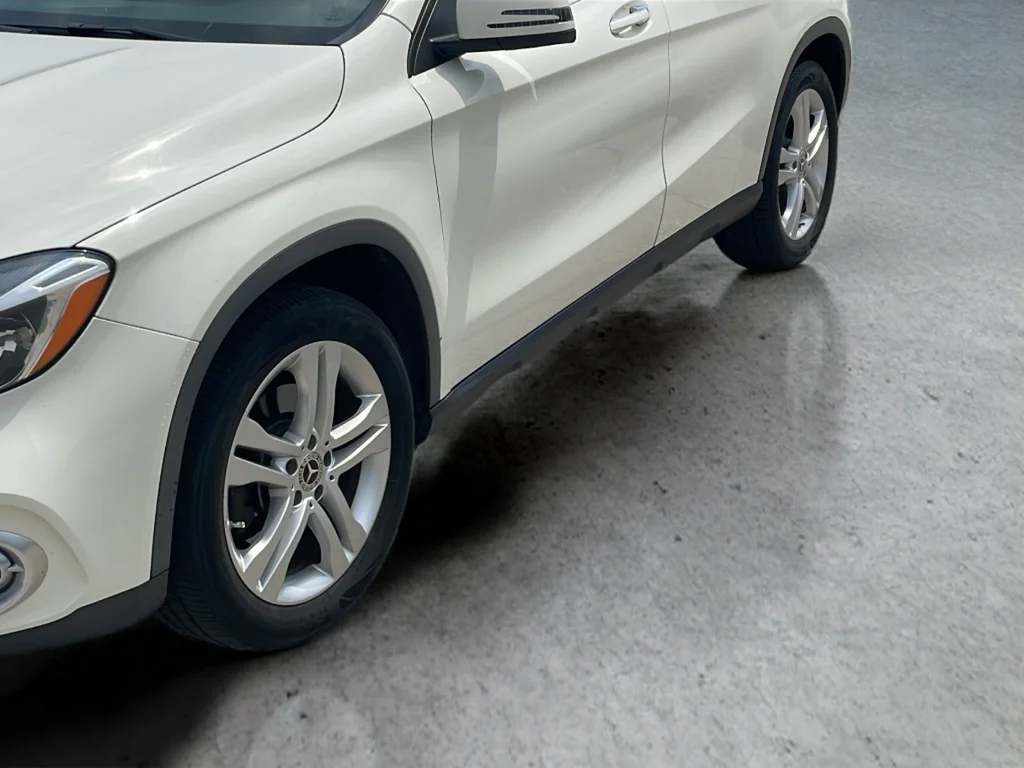 Used 2018 White Mercedes-Benz GLA 250 image 42