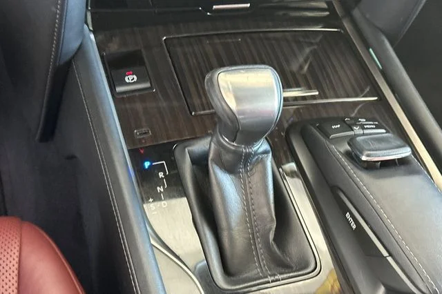 Used 2016 Silver Lexus 570 image 28