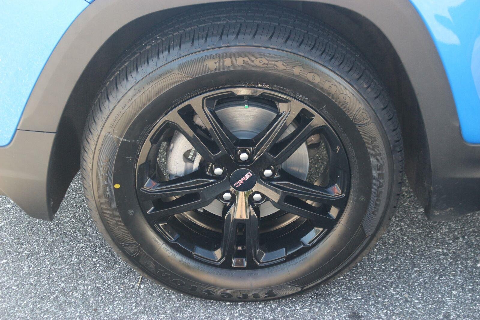 Used 2024 Riptide Metallic GMC AT4 image 42