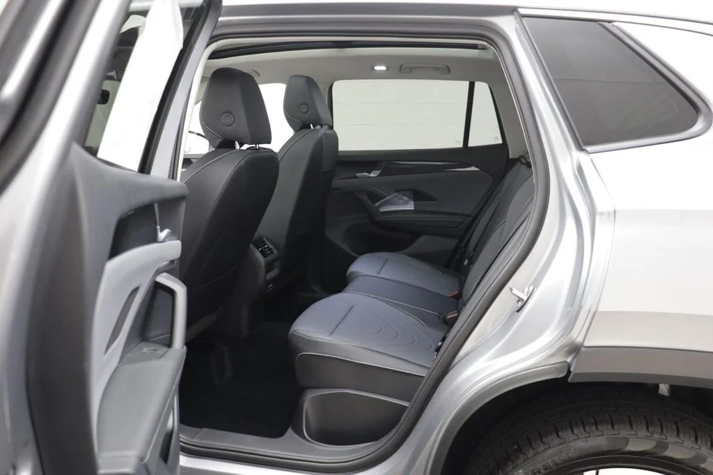New 2026 Silver Volkswagen 2.0T SE image 14
