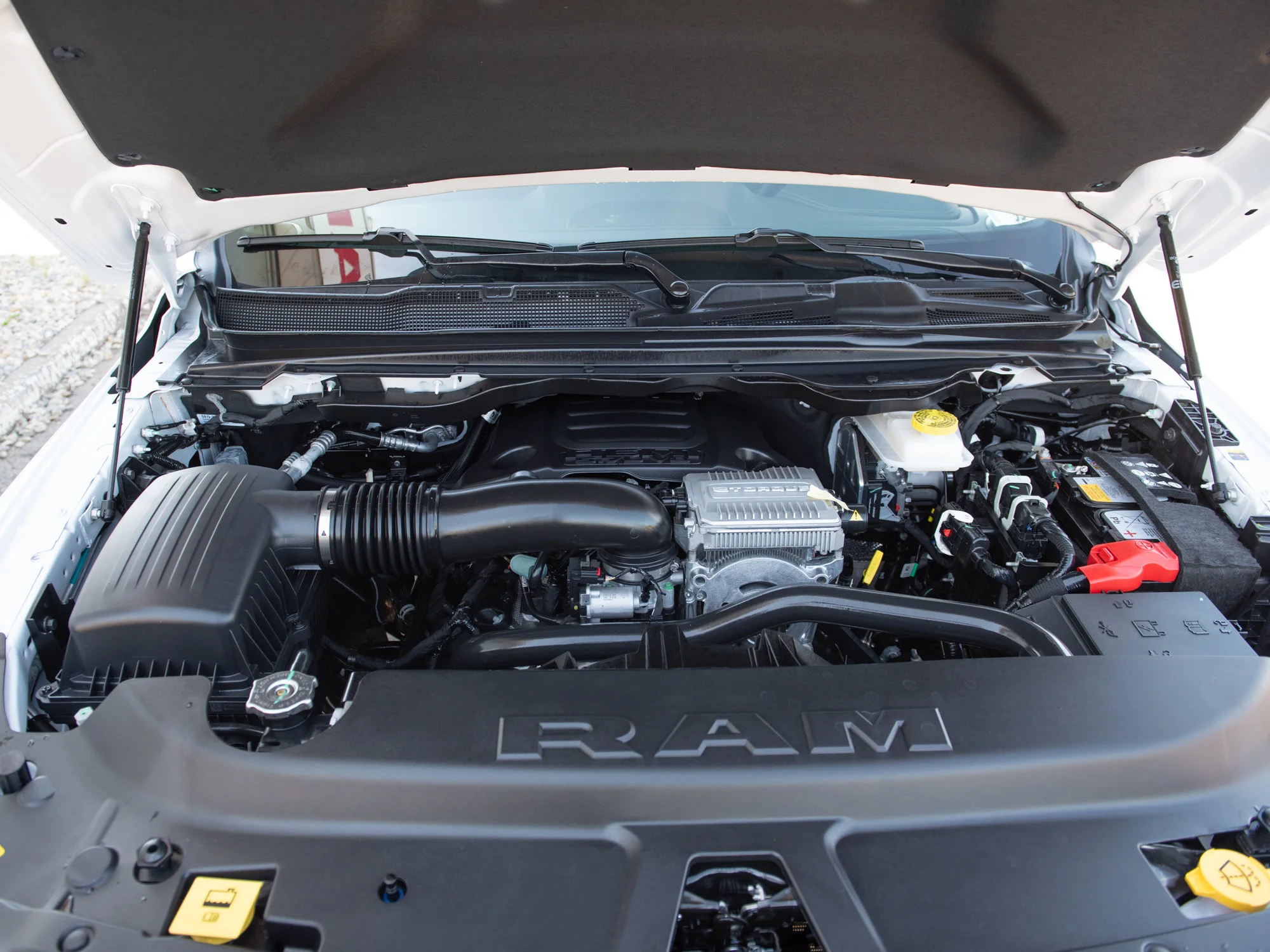 New 2026 White RAM Sport* Crew Cab 4x4, HEMI V8, Panoramic Sunroof, 3.92 Rear Axle, Heated Seats image 10
